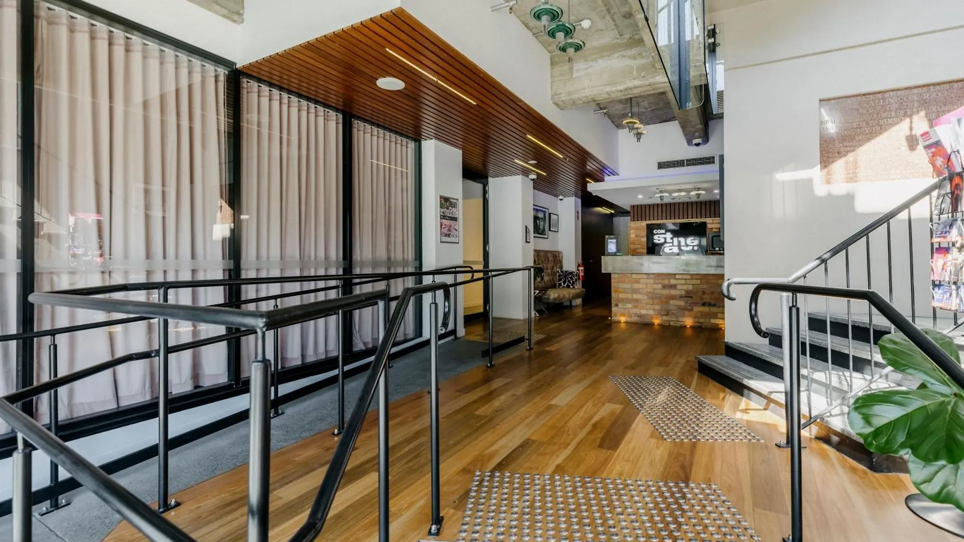 **** Hotel The Constance Fortitude Valley Brisbane Australia
